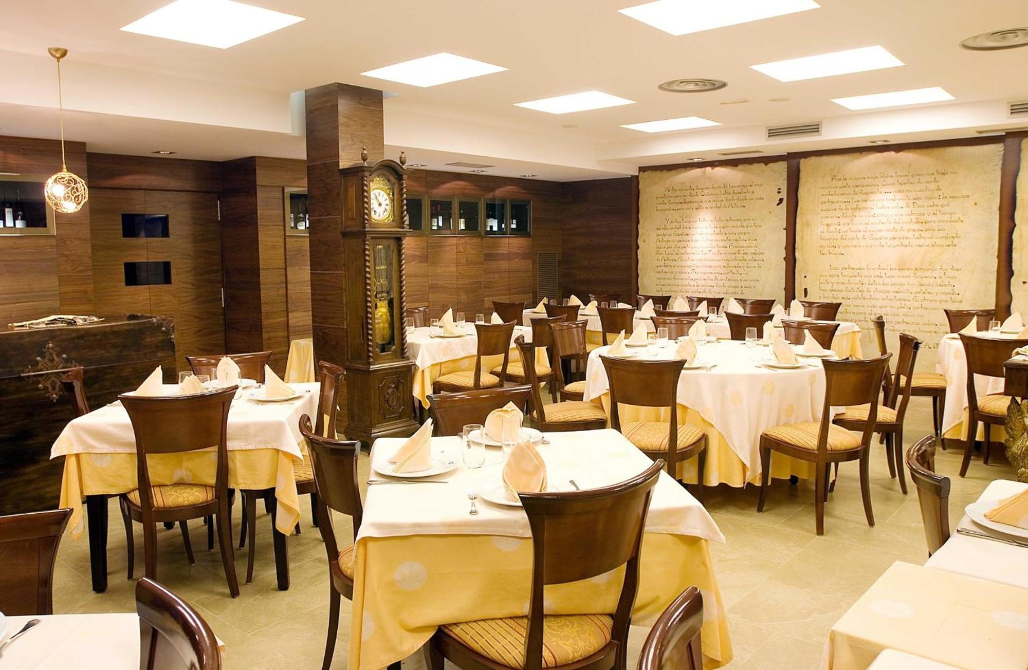 Hotel Restaurante La Peseta Astorga Bagian luar foto